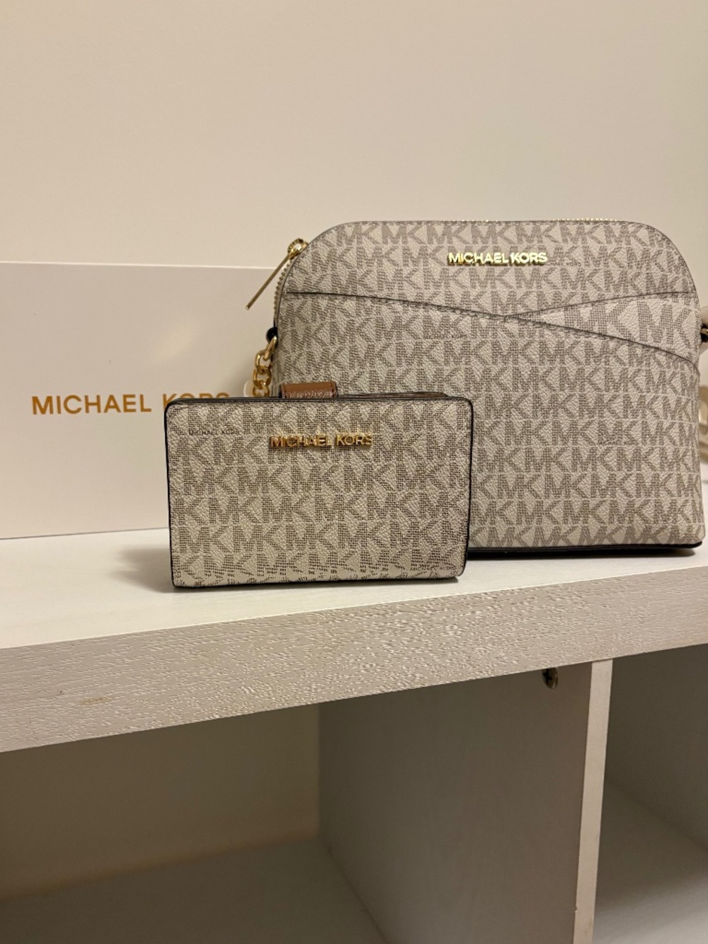 NWT Michael Kors Jet Set Matching Travel Crossbody & Wallet Matching Set